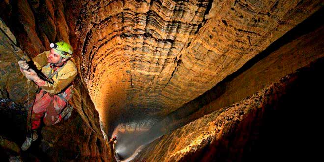 La-cueva-más-profunda-del-mundo-krubera